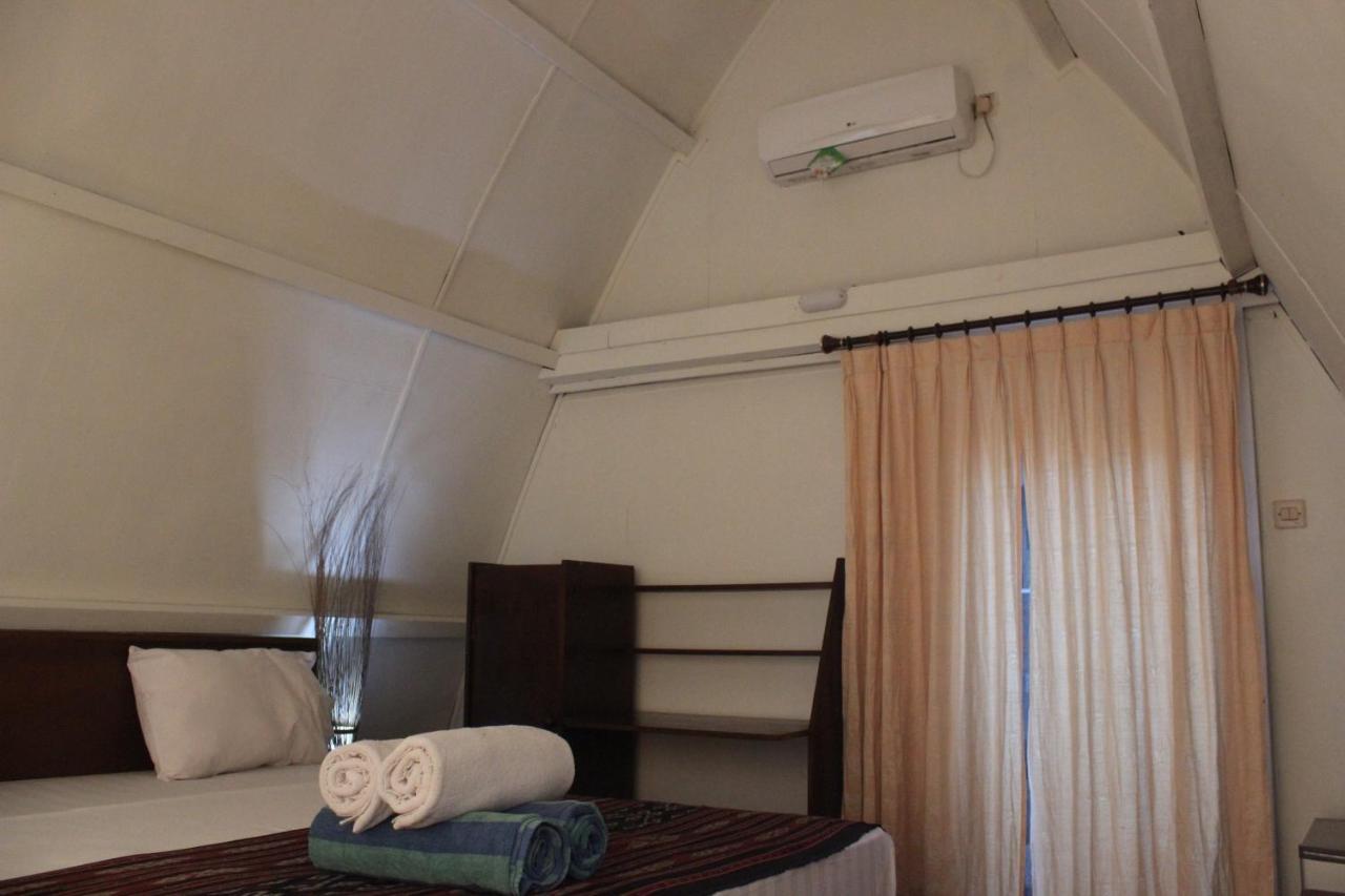 Coral Beach Seaside Gili Trawangan Exterior photo